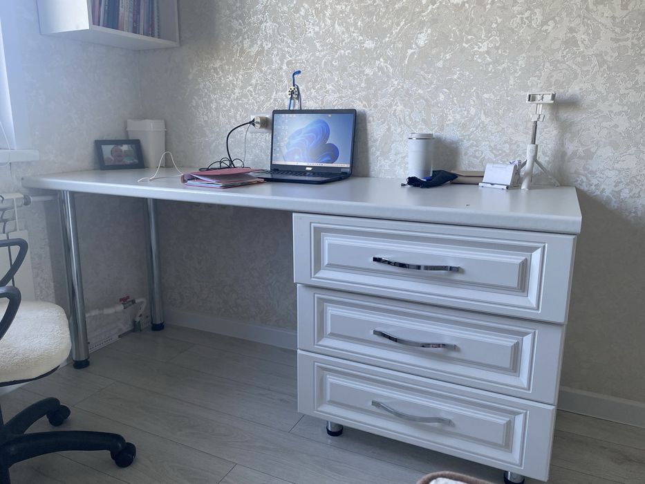 Столик письменный