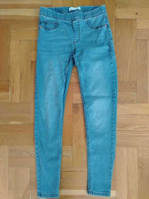 Лот дамски дънки и пончо