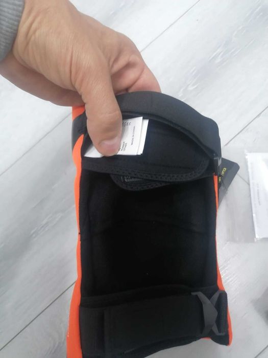 Genunchiere de protecție pentru motociclete