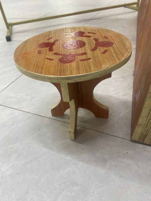 Продам круглый стол со стульями