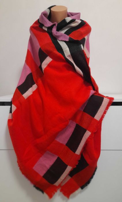 Топли пуловери, блузи и шал