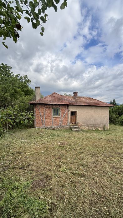 Къща / вила 1,5дка+ земеделска земя 5дка. Обл.Перник