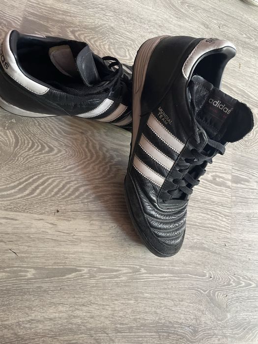 Футболни обувки adidas mondial