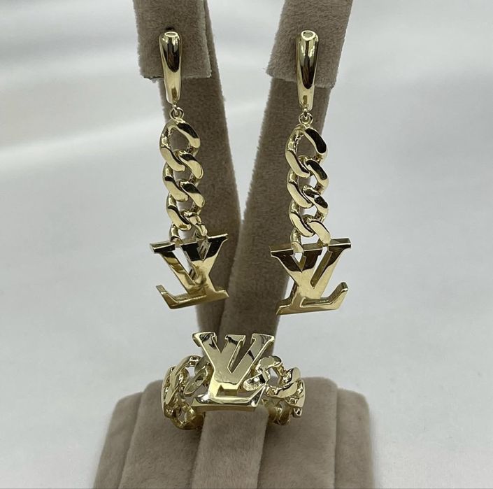 Золотые излелия.