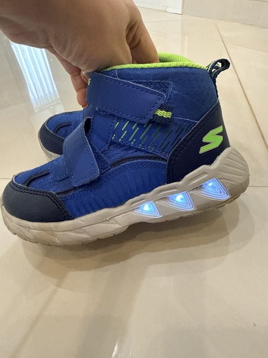 Детски обувки есен зима SKECHERS светещи
