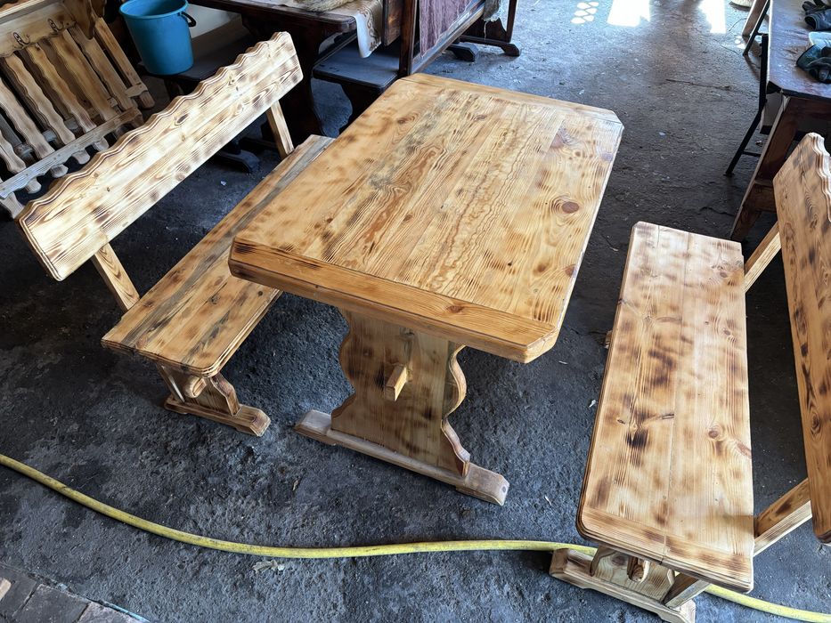 Продам стол с лавочками