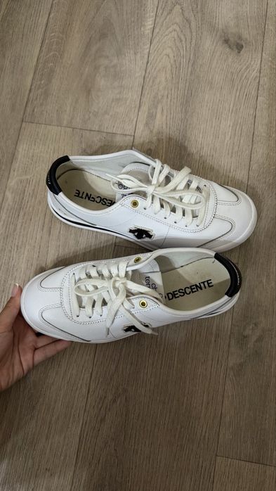 Женские кроссовки DESCENTE