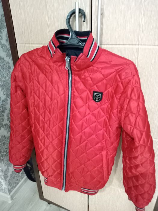 Продам куртку для мальчика