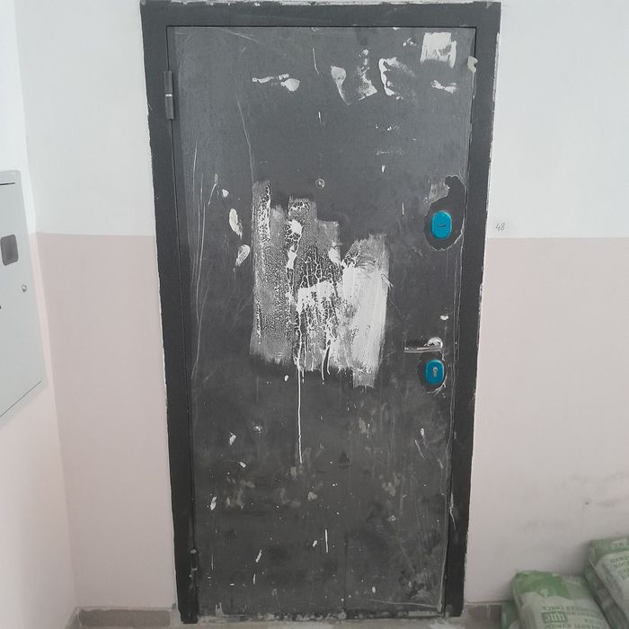 Продам входную новую дверь