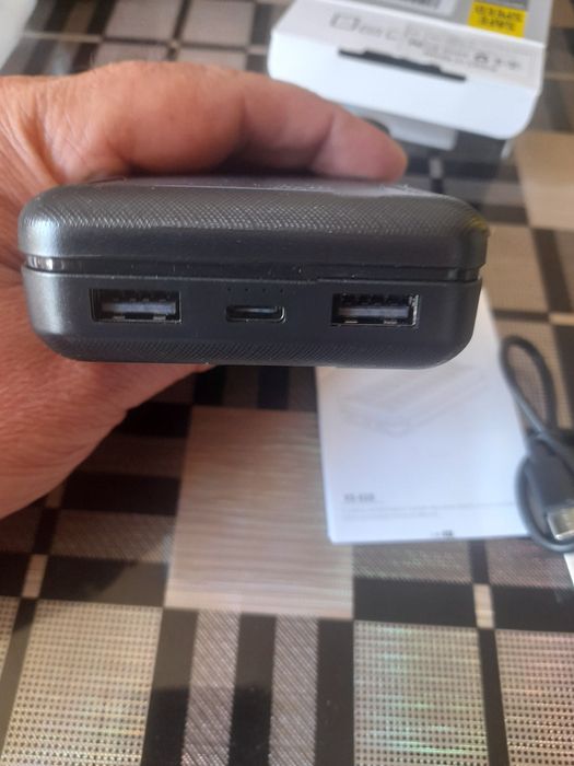 Vind baterie externa 30.000 noi