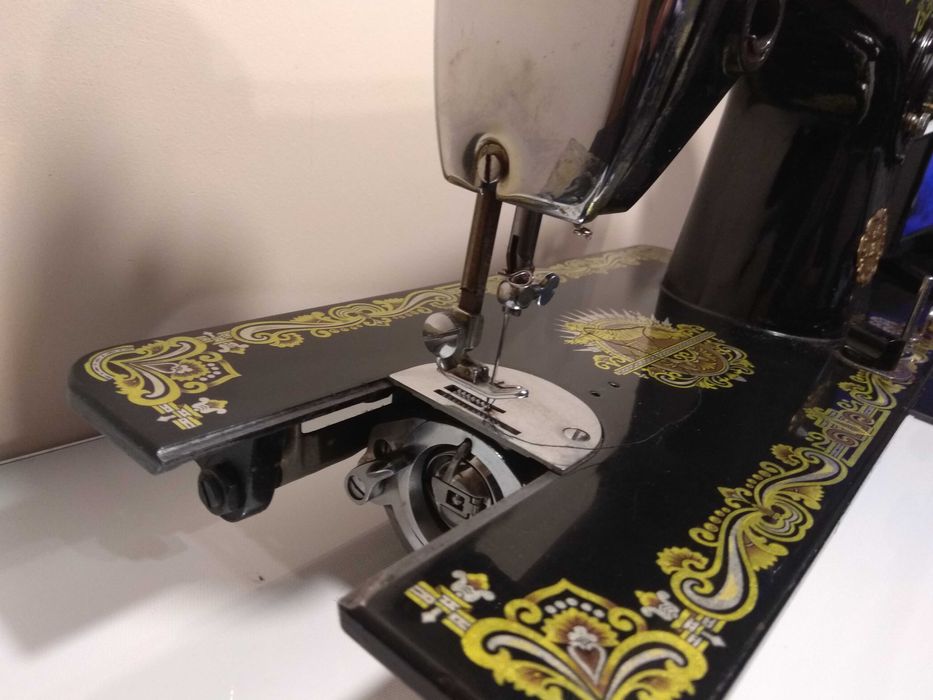Ретро шевна машина и ютия