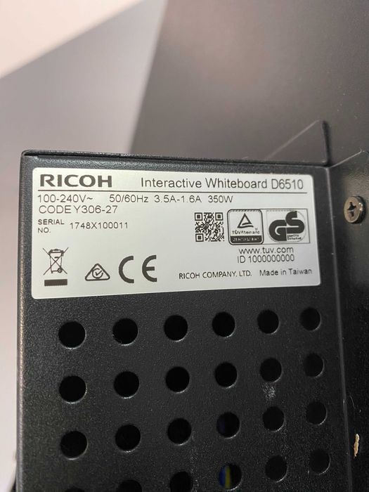 Display interactiv Ricoh D6510, cu suport.