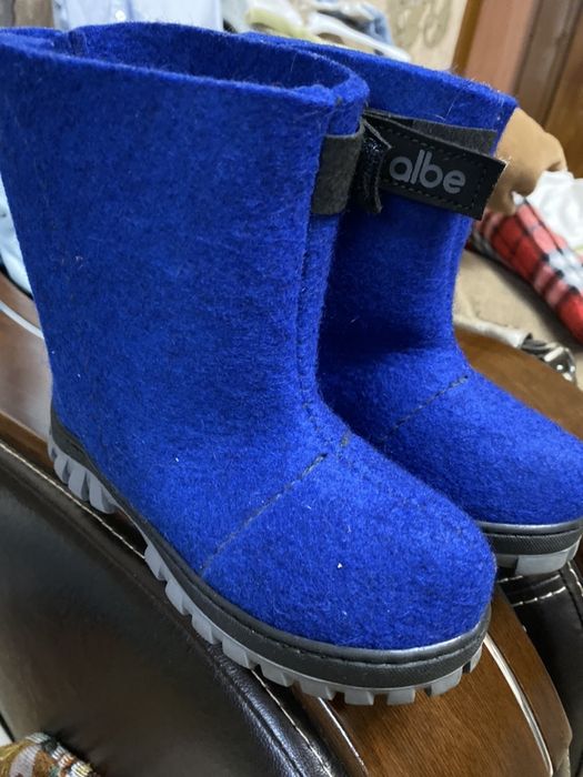 Продам ботинки ( валенки с подошвой )28 р