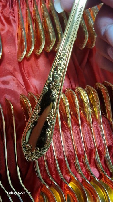 Сребърен, позлатен старинен сервиз от прибори за хранене