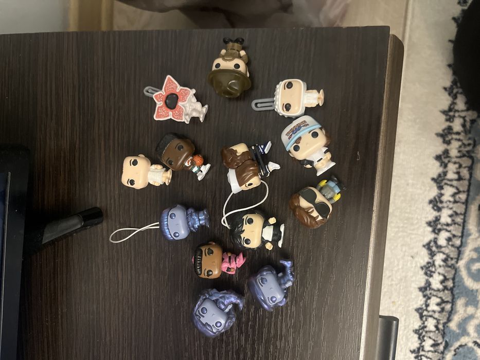 Игрушки очень страные дела киндер джой