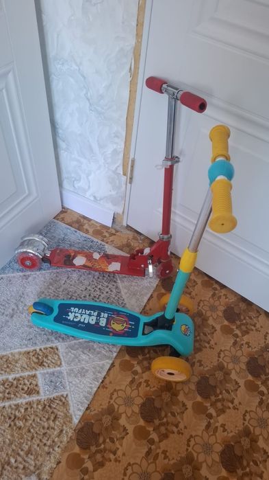 Продам самокати девочка и мальчик