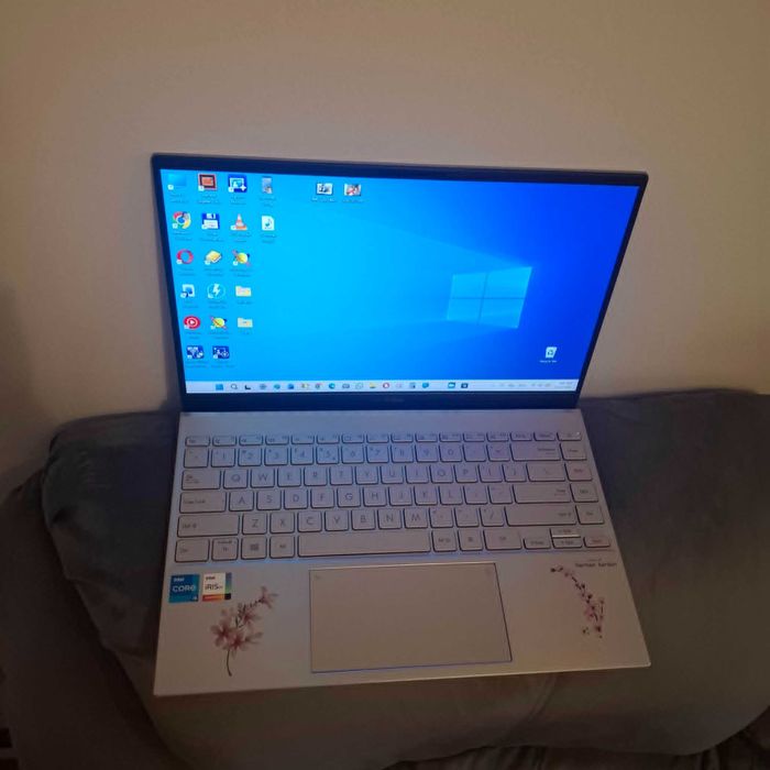 Vand laptop Asus stare perfecta