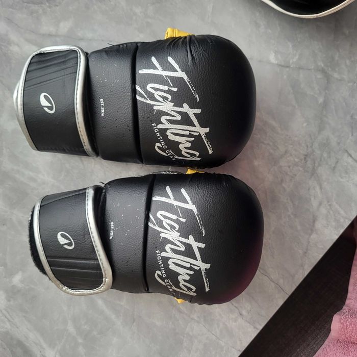 Ръкавици и ботуши за ММА