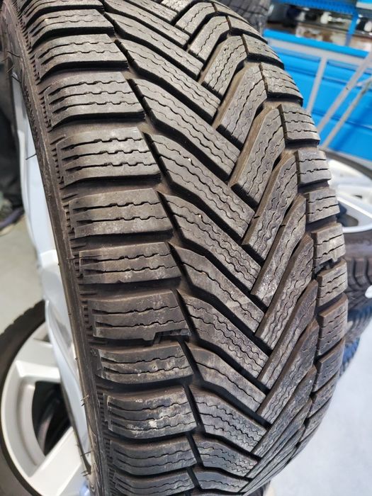 4 бр зимни 225/45/17 Michelin
