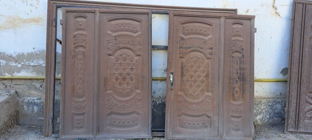 Темир дарвоза сотилоди