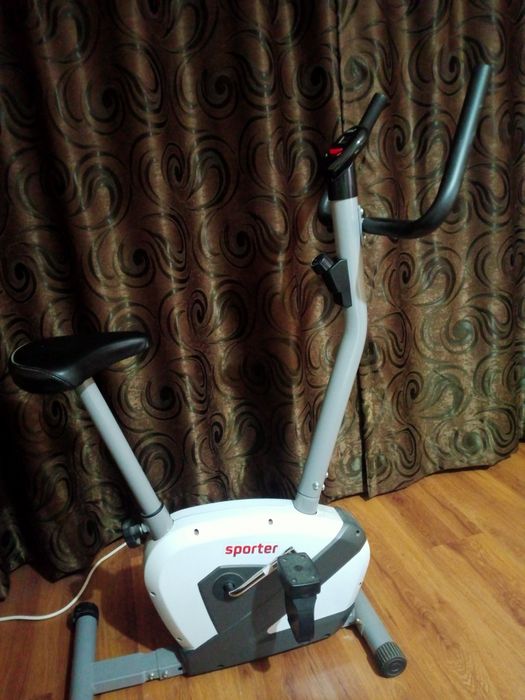 Ghete piele, bicicleta magnetica si masuta cafea.