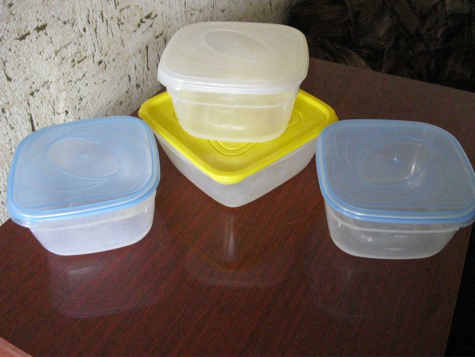 Хозяйственный инвентарь- безмены ,контейнеры