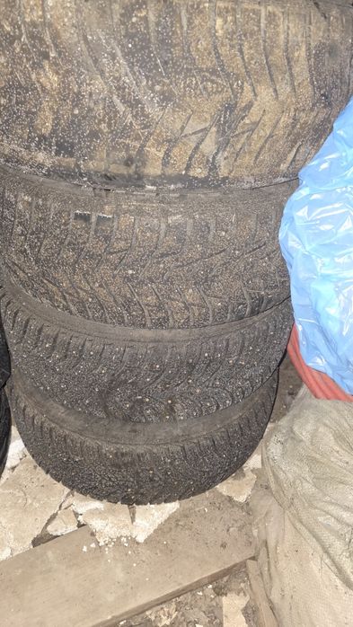 Продам диски с шинами на 215/60R16