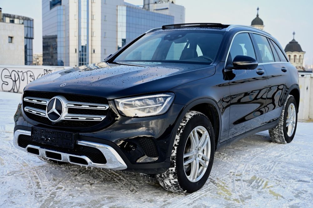 Mercedes Benz GLC 300e 2021 plug in hybrid 320cp panoramic FARA SCHIMB