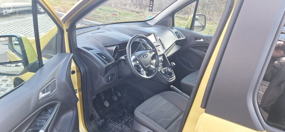 Vând Ford Tourneo