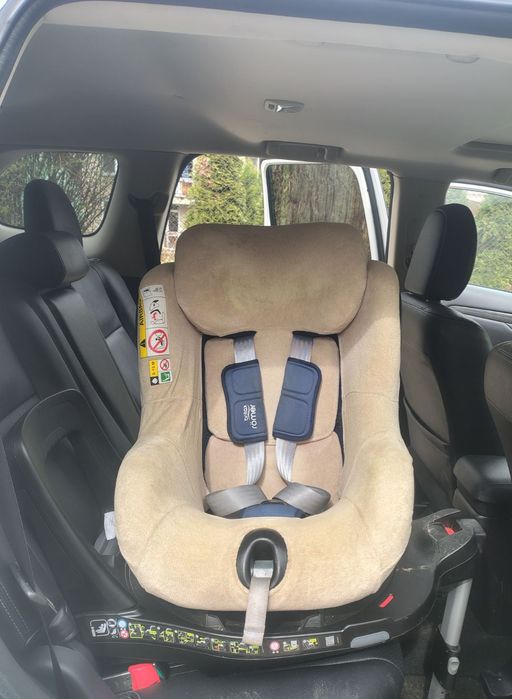 Britax Römer Dualfix i-Size 61–105 см, ISOFIX, 360° въртене + калъф