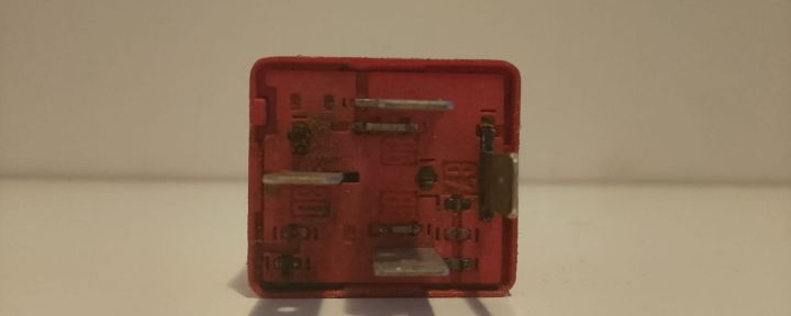 Releu  267 443919578c Audi A4 B5 seria