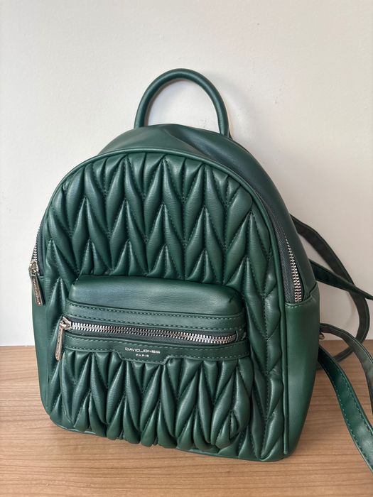 Дамска тъмнозелена раница