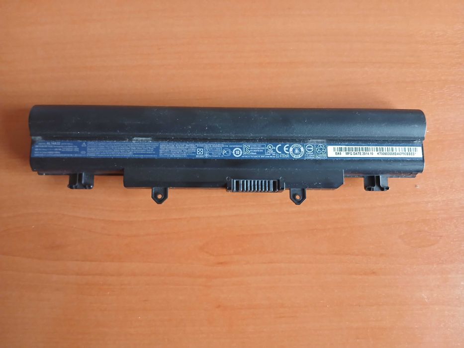 Acer E5- 572 на части, повредено дъно