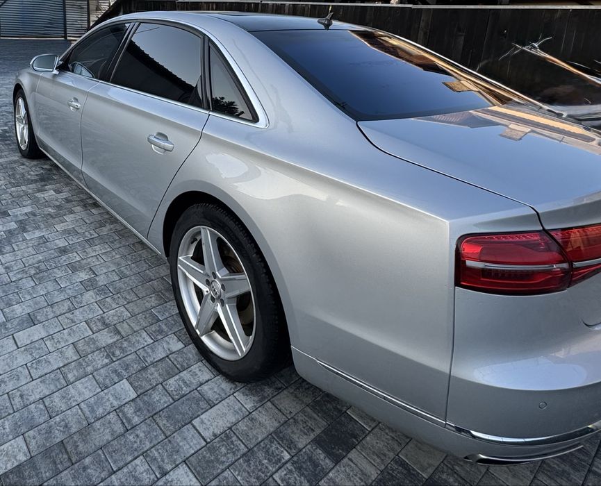 Audi A8 L   President