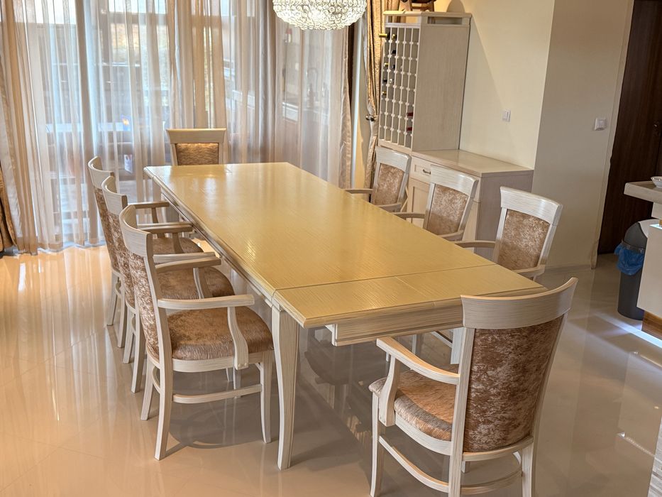 Трапезна маса за 8/10 души + 10 стола + шкаф