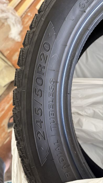 продаётся зимние шины 245/50 R20