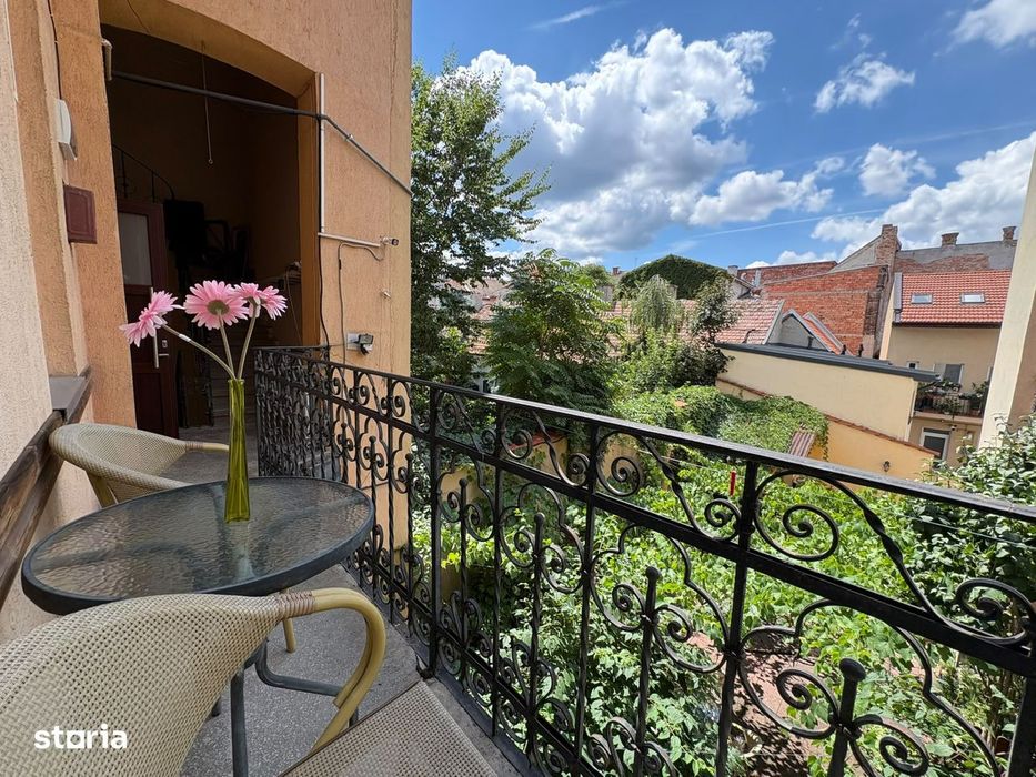 Apartament ULTRACENTRAL 3 camere | 2 dormitoare | 2 bai | balcon + cur