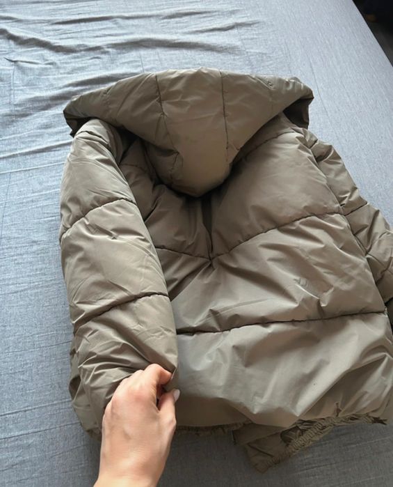 Geaca de iarna kaki potrivita pentru zilele friguroase