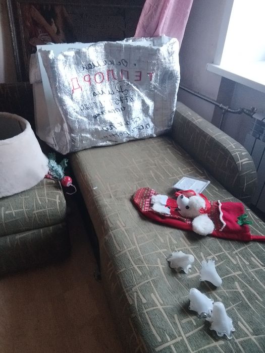 Стенка  горка не большая и диван