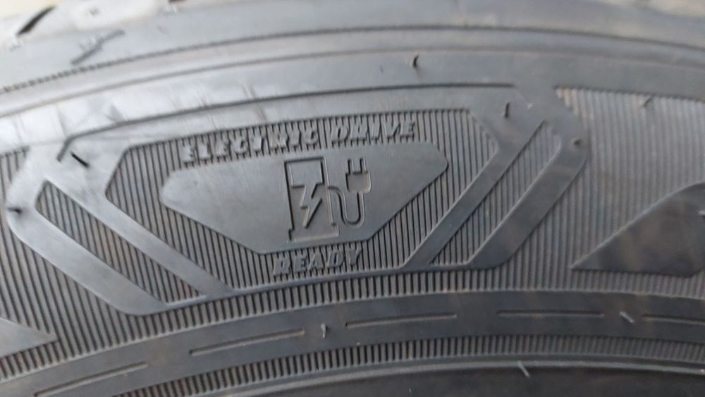 Нови 215 65 16 C Goodyear Efficient Grip 4 броя