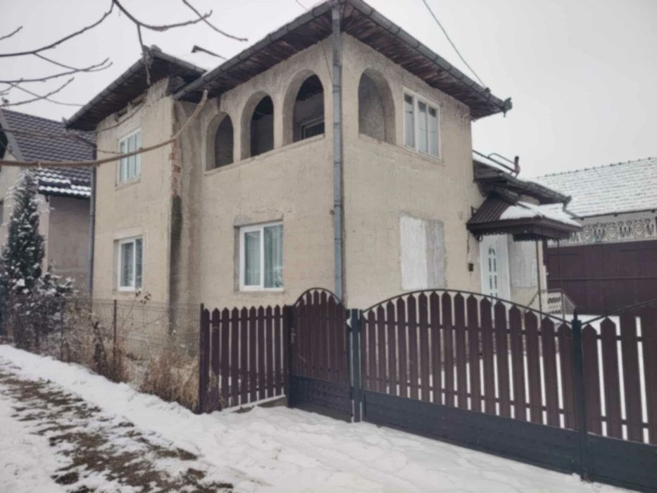 Casă de vânzare în Bucșoaia, oraș Frasin, județul Suceava