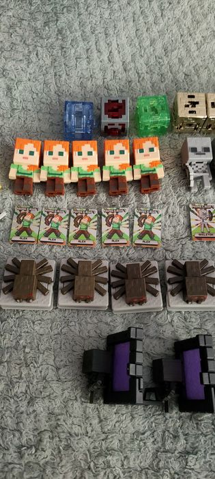 Vând Figurine Minecraft Kinder