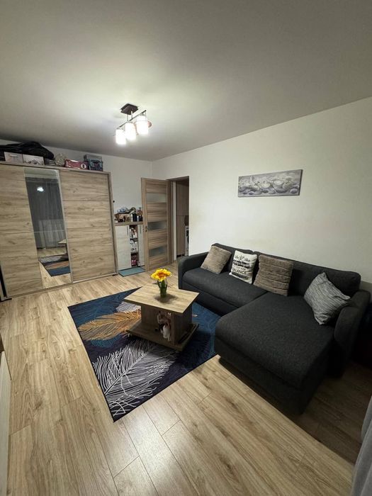 Vind apartament 2 camere,semidecomandat,et.1 din 4,renovat complet