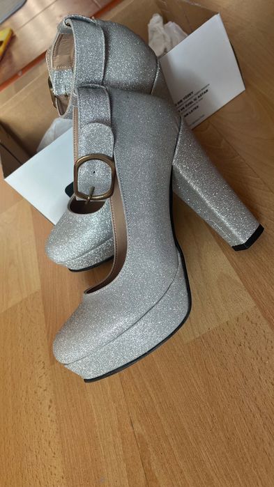 Стилни дамски обувки