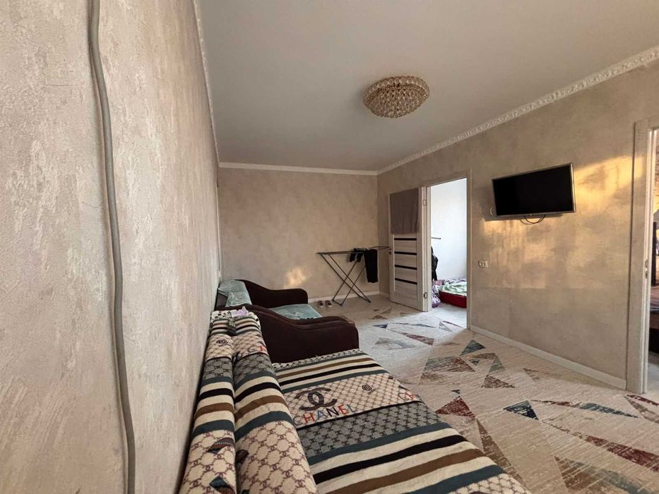 продам четырехкомнатную квартиру