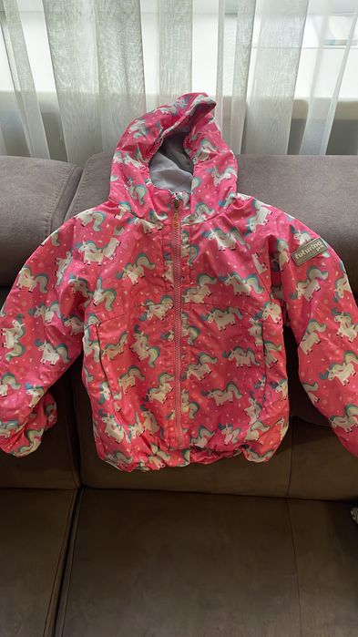 Верхняя одежда на девочку