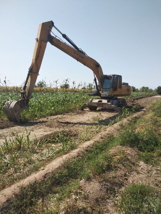 XCMG  XE210W Eqsqavator