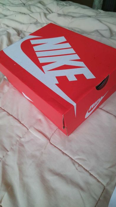 Продавам оригинални маратонки Nike за момче 30 номер