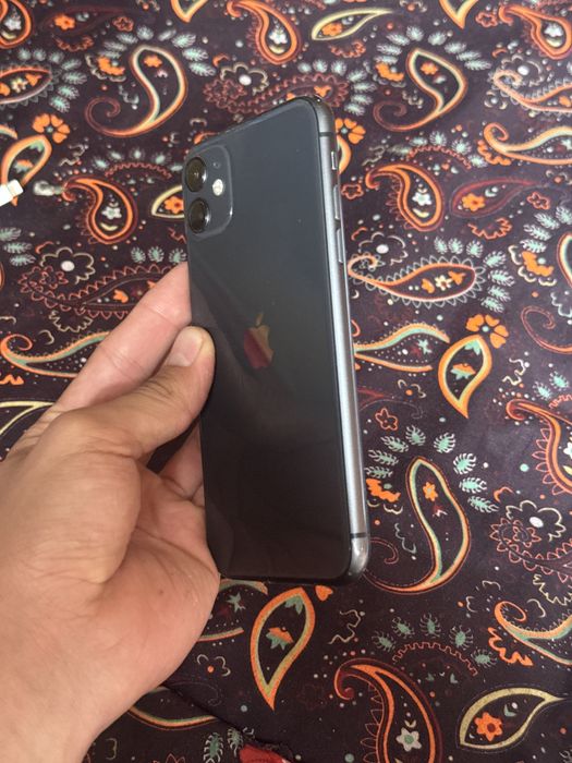 Iphone 11 holati yaxshi 64 gb 100$