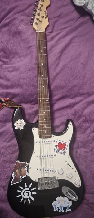 Продам электрогитару Homage с комбоусилителем